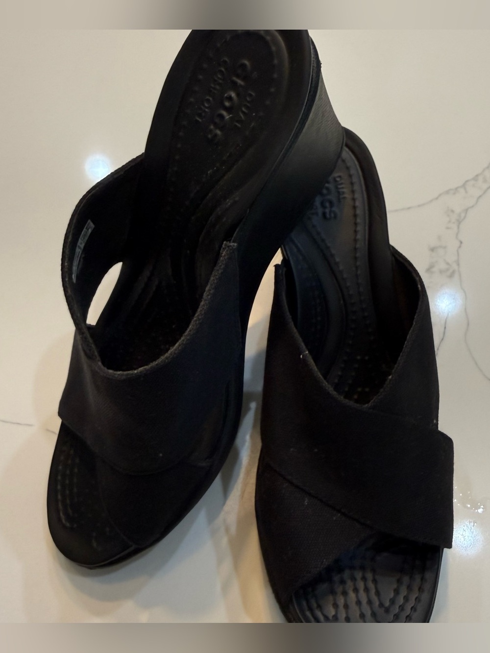 Black Crocs Leigh II Cross Strap Wedge Sandal Women Size 8 Dress casual
Good